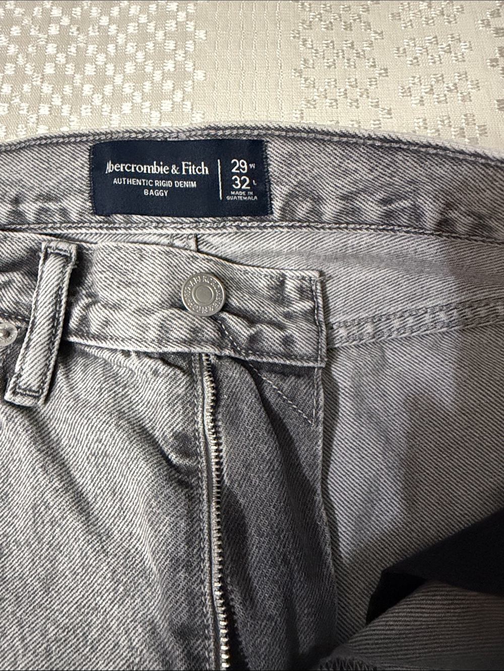 Abercrombie & Fitch Gray Washed Relaxed Men's Jeans - Picture 3 of 5